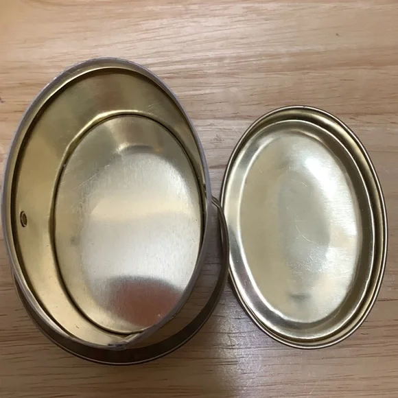 Small Easter tins with lids and handles. bunnies, Van Duyn chocolates. - Picture 16 of 16